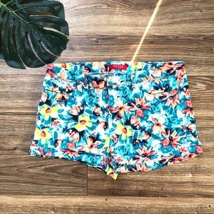 Guess | NWOT Vibrant Tropical Shorts 32